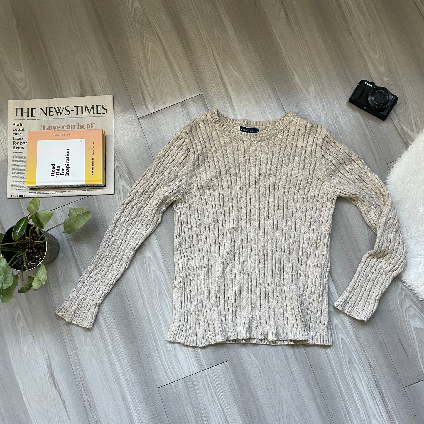 (L but looks like S) Cream Cable Knit Sweater