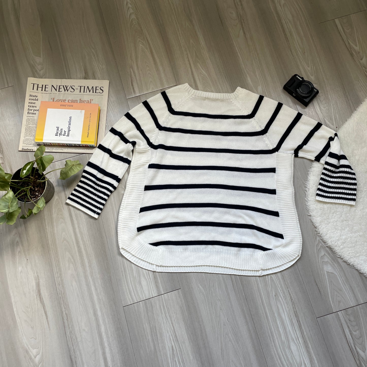 (L) Striped Sweater With Button Detailing